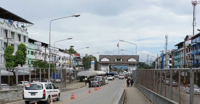 Laos, Thailand to Implement Permanent Border Checkpoint, Boost Trade Cooperation