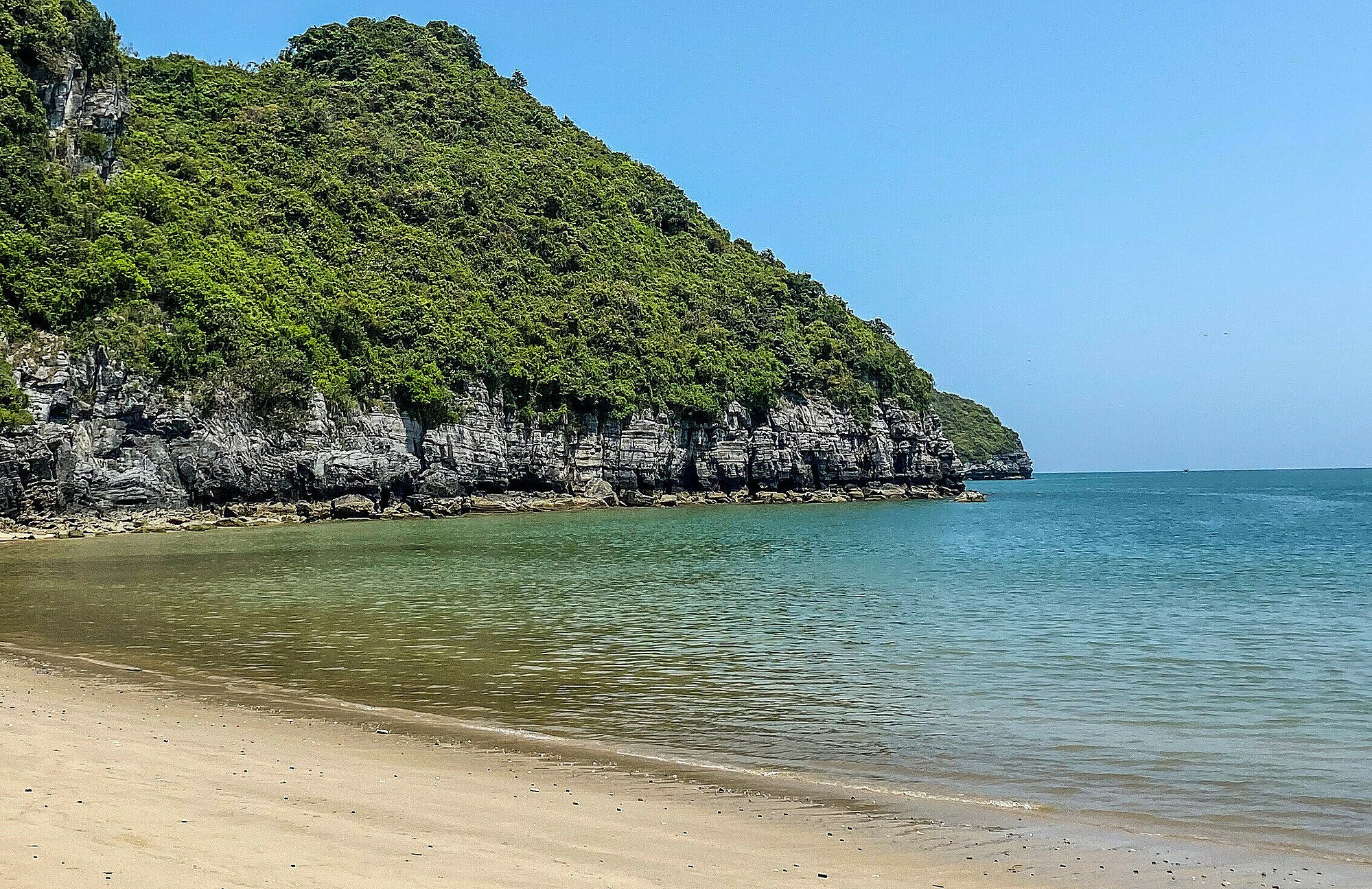 ae9e7996-aaf9-44ab-ac59-50edda-7127-9200-1651212731 The beach at Flamingo Resort. Photo by Darren Barnard