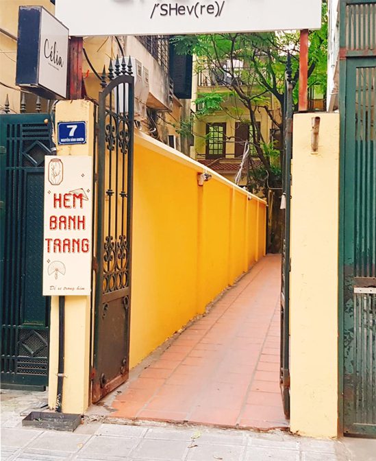 banhtrang1-8831-1615537092-2296-1615799856 Rice paper Alley. Photo by VnExpress/Nguyen Chi.