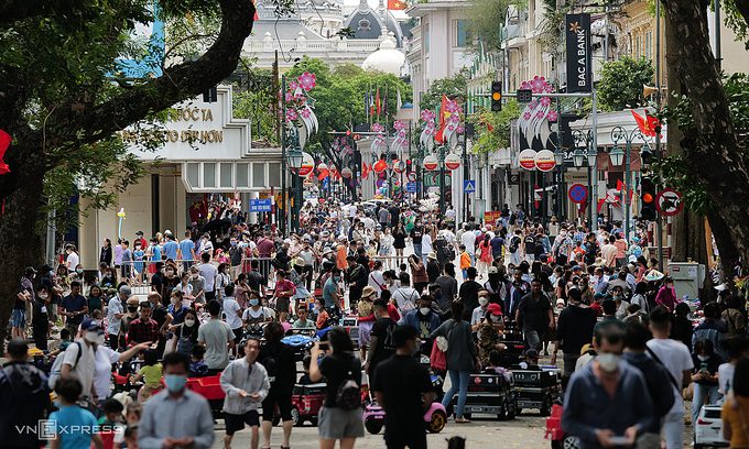 ho11651401456-1656647005-16566-6710-4721-1656647122_680x408 Domestic tourists number beats full-year target in 6 months