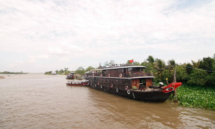 Best of Vietnam & Laos Tour