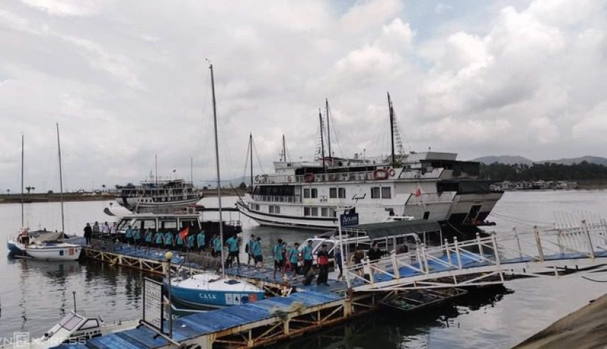 Ha Long Bay, Cat Ba Island suspend tourism as Storm Mulan nears