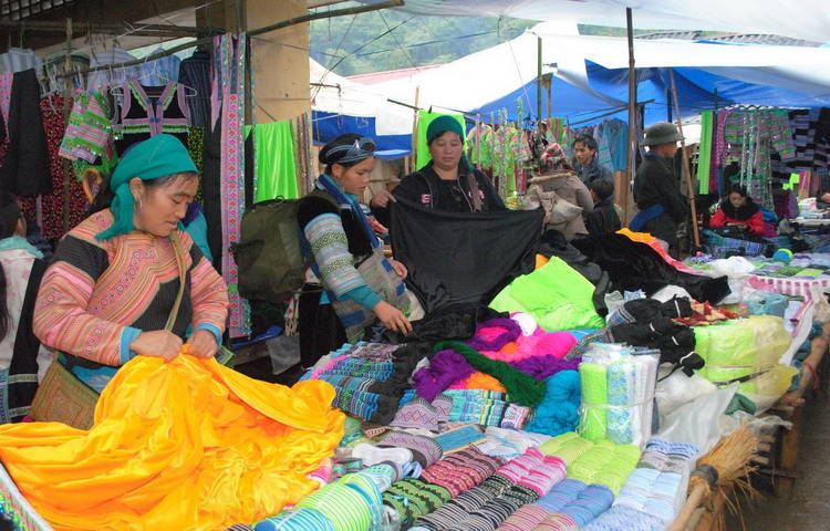 muong-hum-market1-jpg Sapa_Photos_ muong-hum-market1