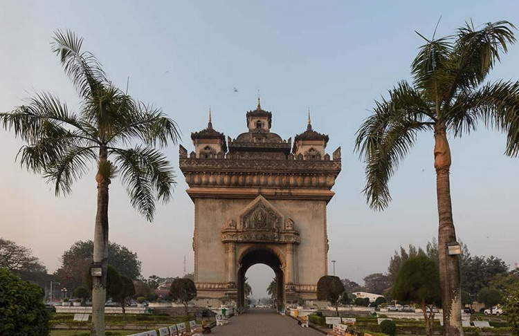 Patuxai Monument