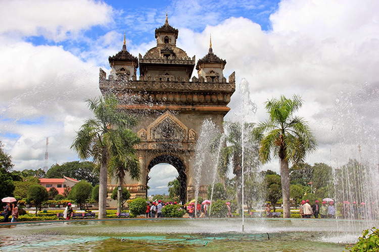 Patuxai Monument