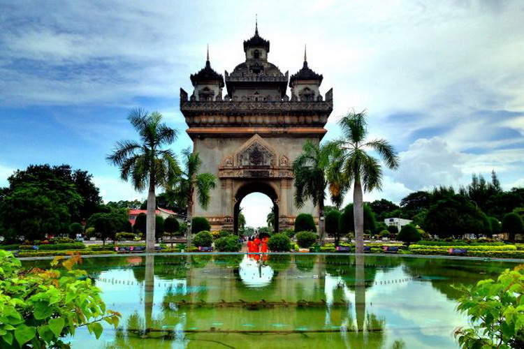 Patuxai Monument