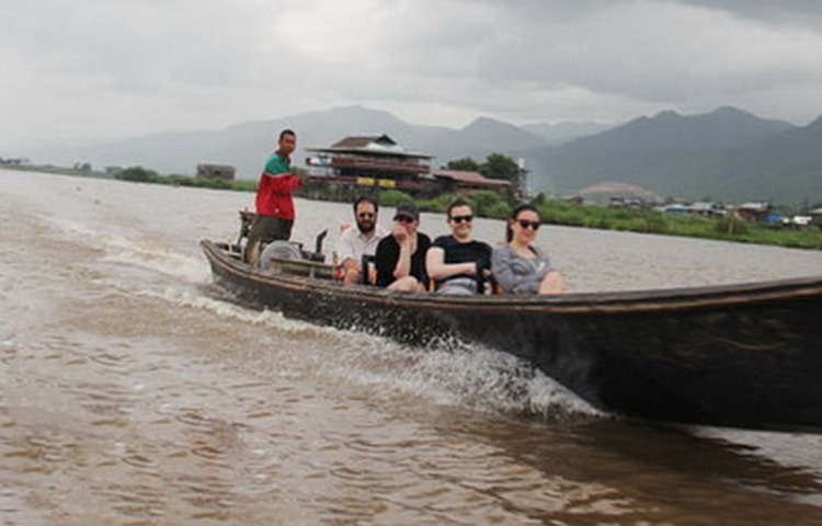 boat-in-Inle