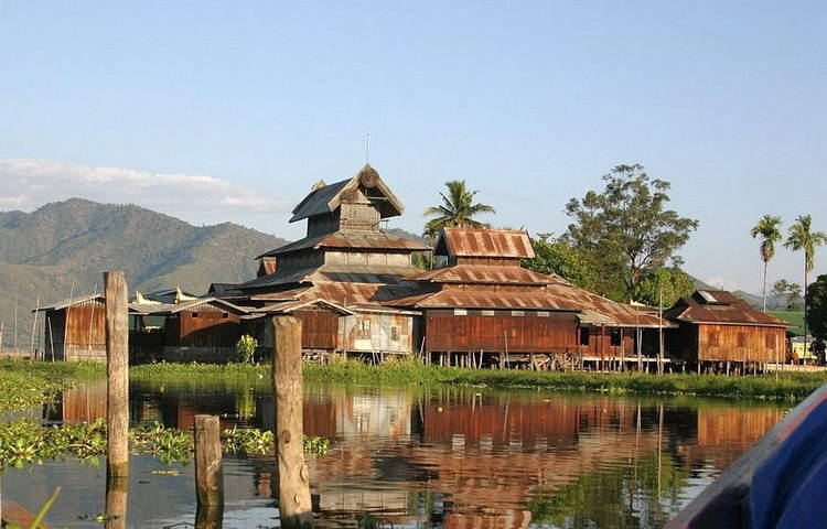 Nga Phe Chaung Monastery