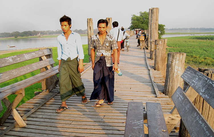 men-in-Longyi