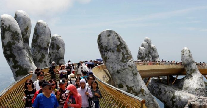 Lao Tourists Form Vietnam’s Third Largest Growing Tourist Market in 2023