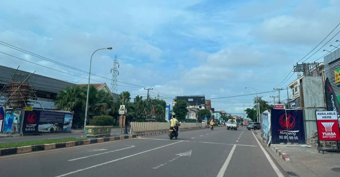 10 Key Vientiane Road to Be Closed at Night for Pedestrian Footbridge Construction