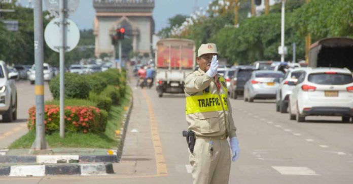 2-7-696x364-1 Vientiane Traffic Police to Deploy 423 Officers to Manage Traffic During Start of New School Year