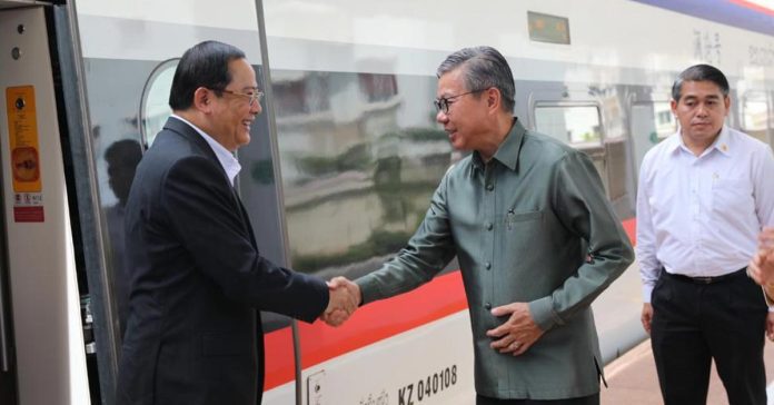 Lao PM Urges Boten SEZ to Improve Infrastructure and Attract More Tourists