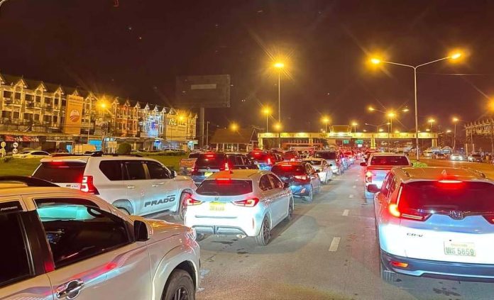 Lao Residents Continue Crossing to Thailand Amidst High Inflation