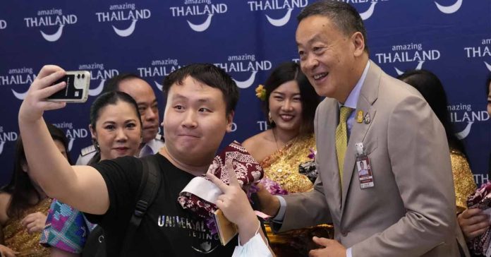 Thailand Receives First Chinese Visitors Under New Visa-Free Policy to Boost Tourism