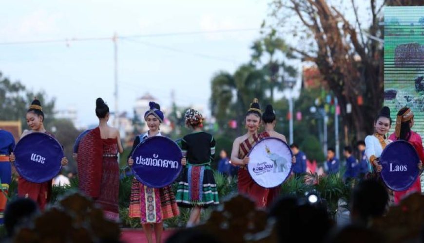 Lao Dance performing during the opening of That Luang Festival and Visit Laos Year 2024 on 23 November 2023 (Photo: Chono Lapuekou)